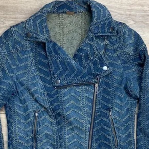 Free People Chevron Textured Denim Moto Jacket - Size 2 - Picture 5 of 9